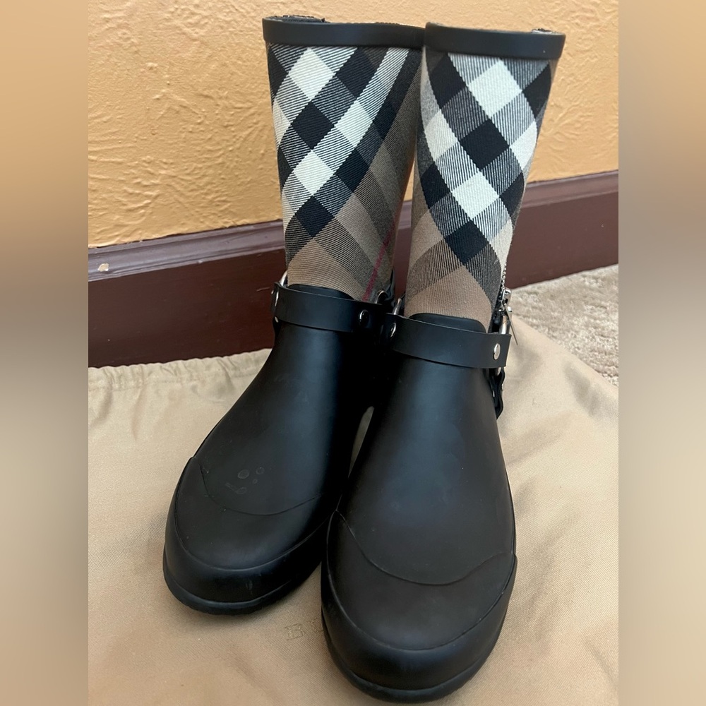 Burberry Women's Zane Signature Check Rain Boots - Picture 4 of 10